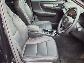 VOLVO XC40 2.0 B4 INSCRIPTION MHEV 5d 195 BHP