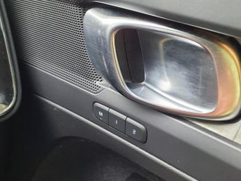 VOLVO XC40 2.0 B4 INSCRIPTION MHEV 5d 195 BHP