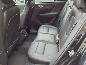 VOLVO XC40 2.0 B4 INSCRIPTION MHEV 5d 195 BHP