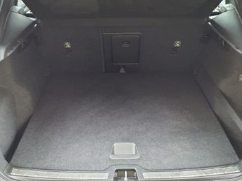 VOLVO XC40 2.0 B4 INSCRIPTION MHEV 5d 195 BHP