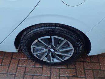 HYUNDAI IONIQ PREMIUM 5d 135 BHP
