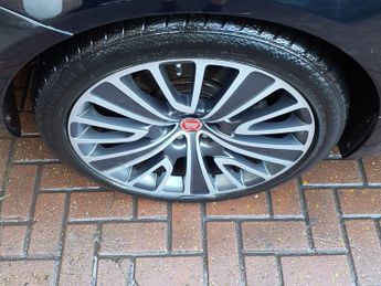 JAGUAR XJ 3.0 D V6 AUTOBIOGRAPHY L 4d 302 BHP