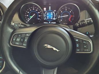 JAGUAR XE 2.0d Portfolio Saloon 4dr Diesel Auto AWD Euro 6 (s/s) (180 ps)