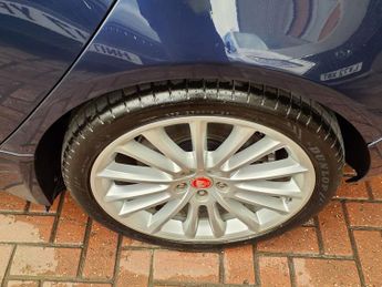 JAGUAR XE 2.0d Portfolio Saloon 4dr Diesel Auto AWD Euro 6 (s/s) (180 ps)