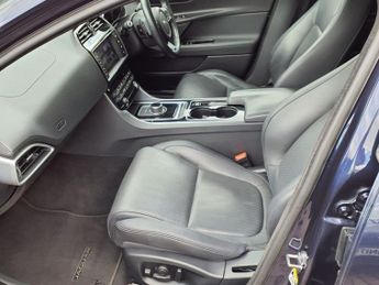 JAGUAR XE 2.0d Portfolio Saloon 4dr Diesel Auto AWD Euro 6 (s/s) (180 ps)