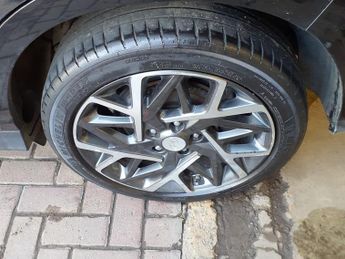 HYUNDAI KONA 64kWh Premium SUV 5dr Electric Auto (10.5kW Charger) (204 ps)