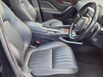 JAGUAR F-PACE 2.0 D180 Portfolio SUV 5dr Diesel Auto AWD Euro 6 (s/s) (180 ps)