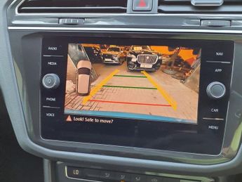VOLKSWAGEN TIGUAN 2.0 TDI Match SUV 5dr Diesel DSG Euro 6 (s/s) (150 ps)