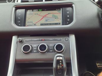 LAND ROVER RANGE ROVER SPORT 3.0 SD V6 HSE Dynamic SUV 5dr Diesel Auto 4WD Euro 6 (s/s) (306 