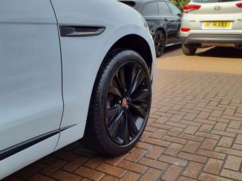 JAGUAR F-PACE 2.0 D180 R-Sport SUV 5dr Diesel Auto AWD Euro 6 (s/s) (180 ps)