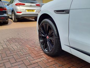 JAGUAR F-PACE 2.0 D180 R-Sport SUV 5dr Diesel Auto AWD Euro 6 (s/s) (180 ps)