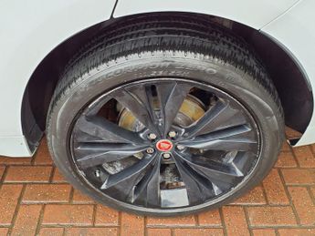 JAGUAR F-PACE 2.0 D180 R-Sport SUV 5dr Diesel Auto AWD Euro 6 (s/s) (180 ps)