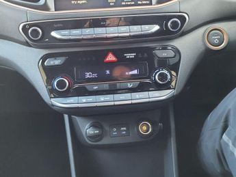 HYUNDAI IONIQ 28kWh Premium SE Hatchback 5dr Electric Auto (120 ps)