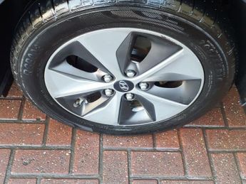 HYUNDAI IONIQ 28kWh Premium SE Hatchback 5dr Electric Auto (120 ps)