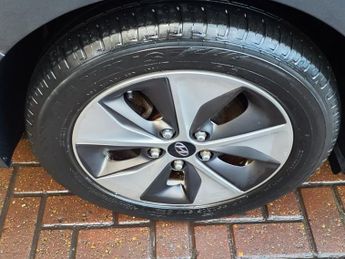 HYUNDAI IONIQ 28kWh Premium SE Hatchback 5dr Electric Auto (120 ps)