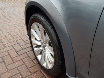 AUDI A4 ALLROAD 2.0 TDI Estate 5dr Diesel S Tronic quattro Euro 5 (s/s) (177 ps)