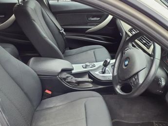 BMW 3 SERIES 2.0 318d BluePerformance SE Touring 5dr Diesel Auto Euro 6 (s/s)