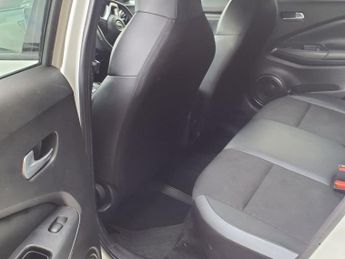 NISSAN JUKE 1.0 DIG-T N-Connecta SUV 5dr Petrol DCT Auto Euro 6 (s/s) (114 p