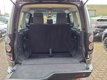 LAND ROVER DISCOVERY 4 3.0 SD V6 HSE Luxury SUV 5dr Diesel Auto 4WD Euro 6 (s/s) (256 b