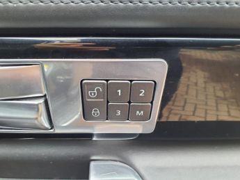 LAND ROVER DISCOVERY 4 3.0 SD V6 HSE Luxury SUV 5dr Diesel Auto 4WD Euro 6 (s/s) (256 b