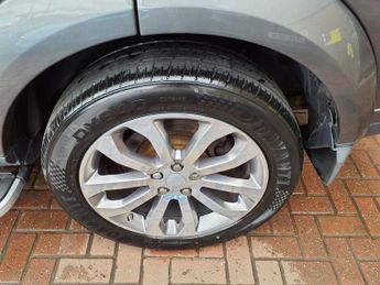 LAND ROVER DISCOVERY 4 3.0 SD V6 HSE Luxury SUV 5dr Diesel Auto 4WD Euro 6 (s/s) (256 b