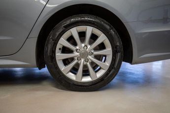 AUDI A6 AVANT 2.0 TDI ultra SE Executive Estate 5dr Diesel S Tronic Euro 6 (s/