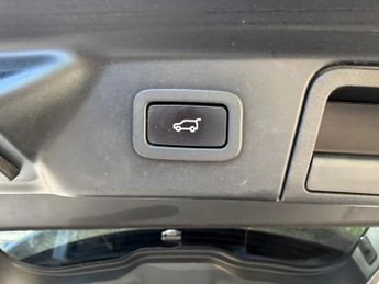 LAND ROVER RANGE ROVER VELAR 2.0 D240 R-Dynamic S SUV 5dr Diesel Auto 4WD Euro 6 (s/s) (240 p