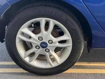 FORD FIESTA 1.0T EcoBoost Zetec Hatchback 5dr Petrol Powershift Euro 6 (100 
