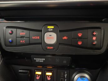 NISSAN LEAF 40kWh N-Connecta Hatchback 5 Door Electric Automatic Black 1 For