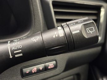 NISSAN LEAF 40kWh N-Connecta Hatchback 5 Door Electric Automatic Black 1 For