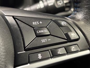 NISSAN LEAF 40kWh N-Connecta Hatchback 5 Door Electric Automatic Black 1 For