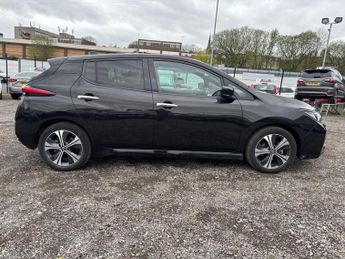NISSAN LEAF 40kWh N-Connecta Hatchback 5 Door Electric Automatic Black 1 For
