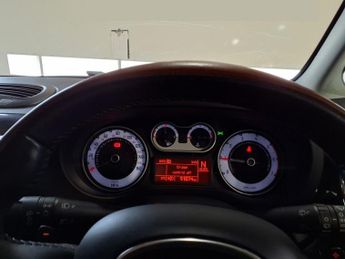 FIAT 500L 1.3 MultiJet Trekking MPV 5dr Diesel Dualogic Euro 5 (s/s) (85 b