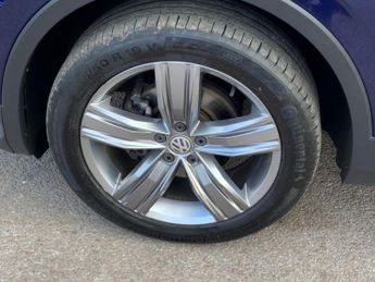 VOLKSWAGEN TIGUAN 2.0 TDI BlueMotion Tech SEL SUV 5dr Diesel DSG 4Motion Euro 6 (s