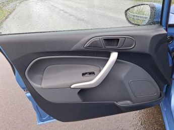 FORD FIESTA 1.4 Titanium Hatchback 5dr Petrol Automatic (154 g/km, 94 bhp)