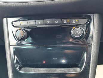 VAUXHALL ASTRA 1.6 CDTi BlueInjection SRi Nav Hatchback 5dr Diesel Auto Euro 6 