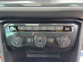 VOLKSWAGEN TIGUAN 2.0 TDI SEL SUV 5dr Diesel DSG 4Motion Euro 6 (s/s) (150 ps)