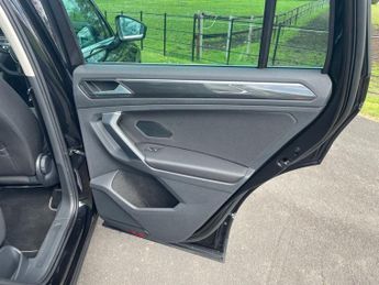 VOLKSWAGEN TIGUAN 2.0 TDI SEL SUV 5dr Diesel DSG 4Motion Euro 6 (s/s) (150 ps)