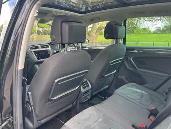 VOLKSWAGEN TIGUAN 2.0 TDI SEL SUV 5dr Diesel DSG 4Motion Euro 6 (s/s) (150 ps)