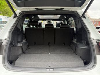 VOLKSWAGEN TIGUAN ALLSPACE 2.0 TDI R-Line Tech SUV 5dr Diesel DSG 4Motion Euro 6 (s/s) (190