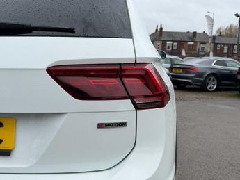 VOLKSWAGEN TIGUAN ALLSPACE 2.0 TDI R-Line Tech SUV 5dr Diesel DSG 4Motion Euro 6 (s/s) (190