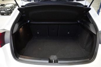 MERCEDES-BENZ A-CLASS 2.0 A200d AMG Line (Premium Plus) Hatchback 5dr Diesel 8G-DCT Eu