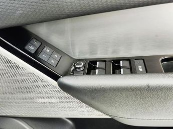 LAND ROVER RANGE ROVER VELAR 2.0 D180 R-Dynamic SE SUV 5dr Diesel Auto 4WD Euro 6 (s/s) (180 