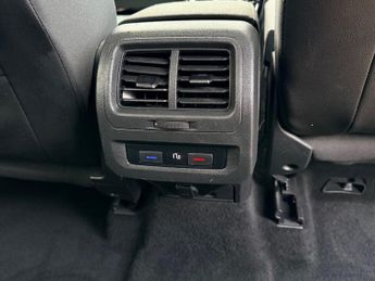 VOLKSWAGEN TOURAN 1.5 TSI EVO SEL MPV 5dr Petrol DSG Euro 6 (s/s) (150 ps)