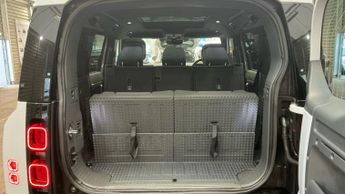 LAND ROVER DEFENDER 3.0 D300 MHEV X-Dynamic HSE SUV 5dr Diesel Auto 4WD Euro 6 (s/s)