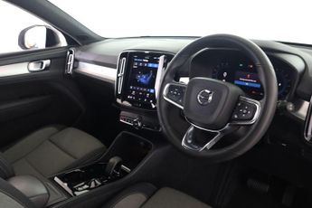 VOLVO XC40 2.0 B3 MHEV Plus Dark DCT Auto Euro 6 (s/s) 5dr