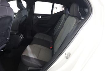 VOLVO XC40 2.0 B3 MHEV Plus Dark DCT Auto Euro 6 (s/s) 5dr