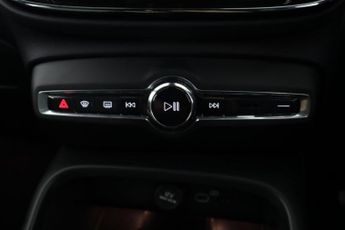 VOLVO XC40 2.0 B3 MHEV Plus Dark DCT Auto Euro 6 (s/s) 5dr