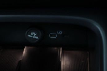 VOLVO XC40 2.0 B3 MHEV Plus Dark DCT Auto Euro 6 (s/s) 5dr