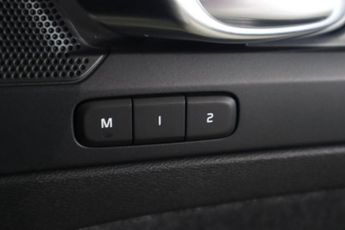 VOLVO XC40 2.0 B3 MHEV Plus Dark DCT Auto Euro 6 (s/s) 5dr